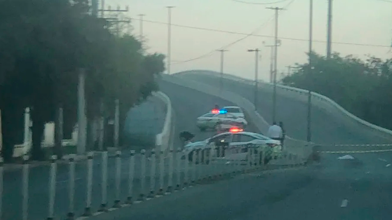 Un motociclista perdió la vida tras un accidente vial registrado sobre la avenida República Mexicana, en su cruce con Juan Pablo II, en San Nicolás.