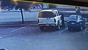 Cámera de vigilancia capta robo de camoineta