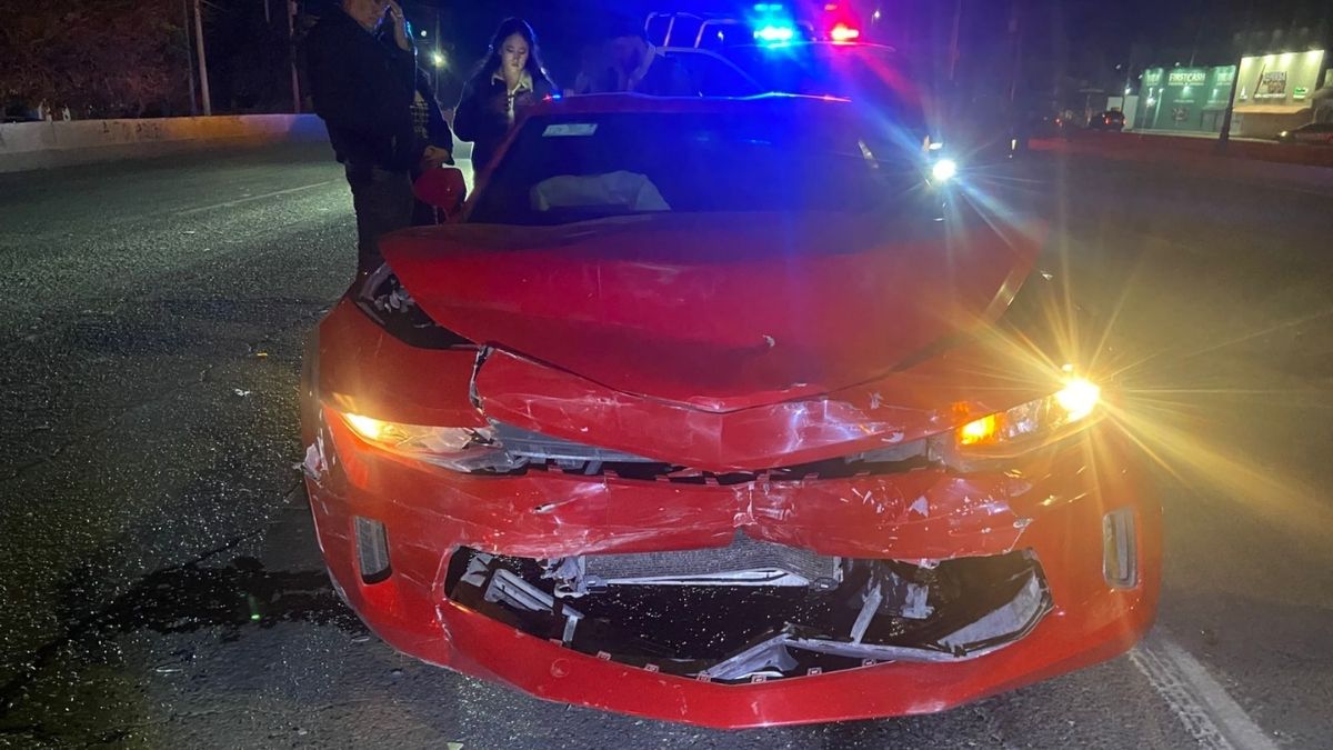 El Camaro que terminó chocado en Gómez Palacio