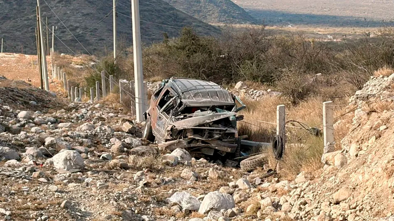 Un joven de aproximadamente 21 años perdió la vida tras volcar su vehículo en la carretera libre Monterrey–Saltillo, en el municipio de García.