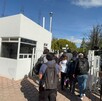 En el lugar se llevó a cabo una reunión privada que comenzó alrededor de las 11:00 horas, en la que participaron estudiantes, padres de familia y autoridades.