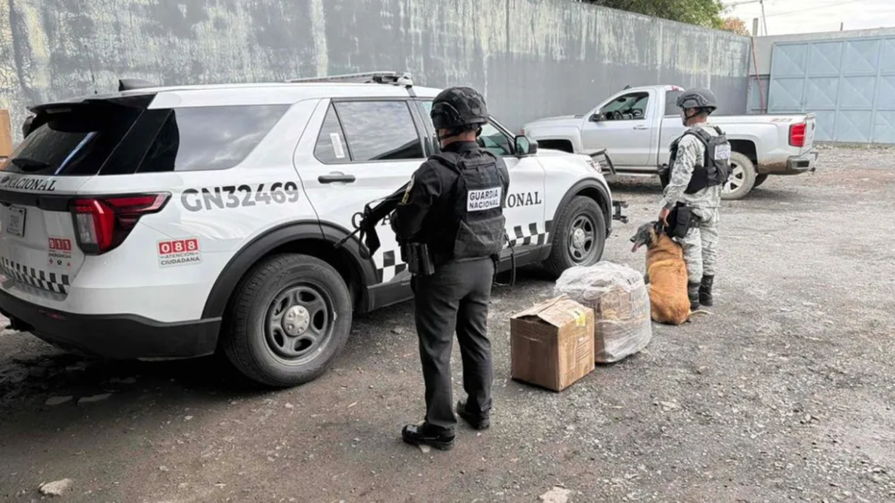 Elementos de la Sedena y Guardia Nacional aseguraron 51 kilos de pirotecnia en Allende y un tractocamión con 55 mil litros de diésel en Hualahuises.