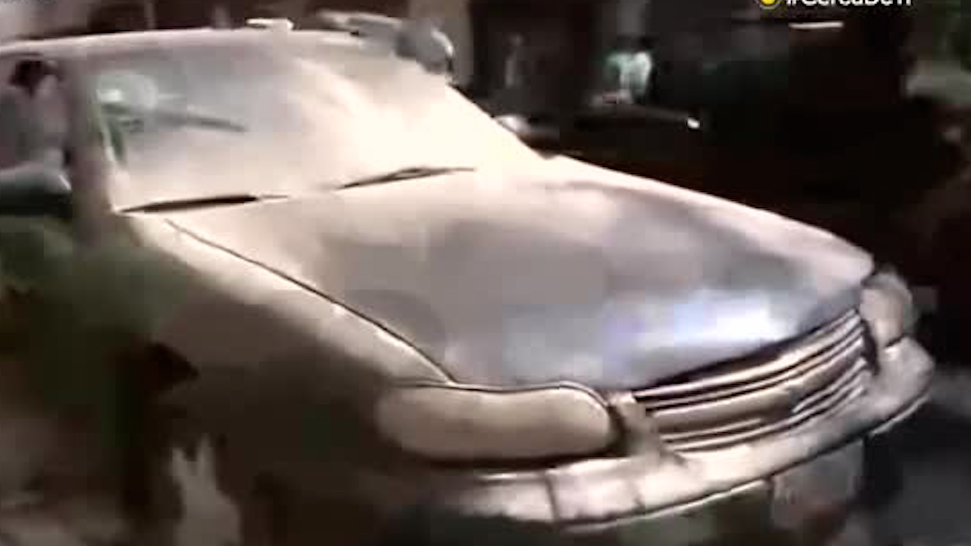 Bomberos de la CDMX sofocaron el incendio de un auto que perdió potencia en la colonia Centro. No se reportan lesionados.