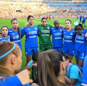 Jugadoras de Cruz Azul Femenil previo a la semifinal de vuelta ante Tigres