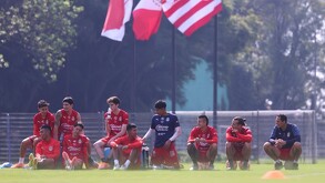 Jugadores de Chivas durante el entrenamiento.