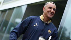 Keylor Navas a punto de hacer el viaje a Acapulco con Pumas