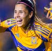 Lizbeth Ovalle festejando el golazo que le hizo a Chivas femenil en el Clausura 2025 nominado al premio The Best.