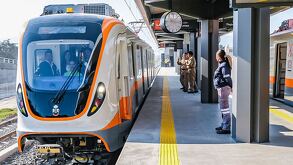Tren en estación de Tlajomulco de la Línea 4 durante el banderazo del gobernador de Jalisco