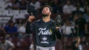 Roberto Valenzuela con los Yaquis de Obregón.