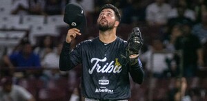 Roberto Valenzuela con los Yaquis de Obregón.