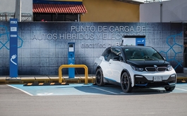 Telediario Media La UdeG ahorra 57 toneladas de dióxido de carbono gracias a autos híbridos y eléctricos