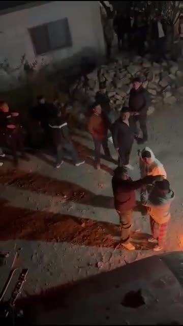 Aimee Joana Salazar, quien se encontraba de visita con parientes, salió a la calle alarmada por el estruendo de cristales rotos y gritos.