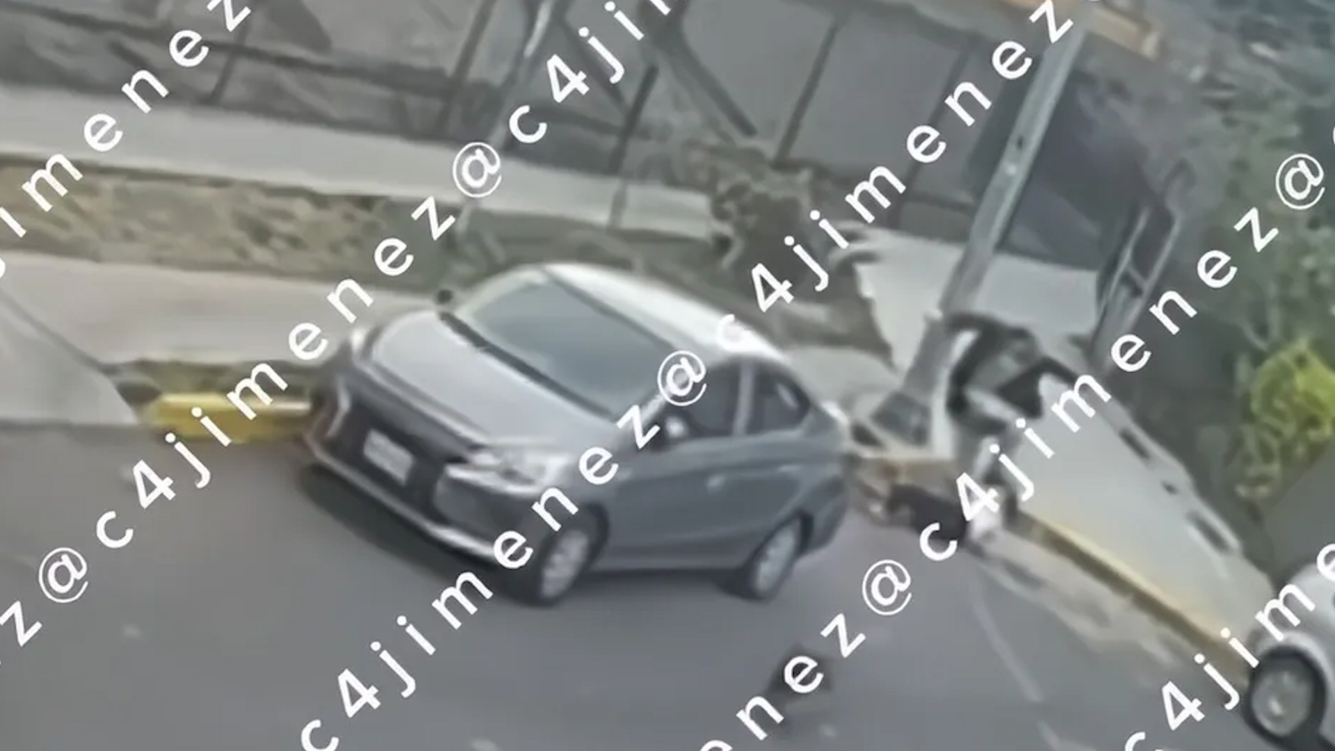 Un sujeto pateó el rostro de mujer tras defender a su perro. Es buscado por posible tentativa de feminicidio.