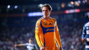 Sebastián Córdova con el equipo de los Tigres.