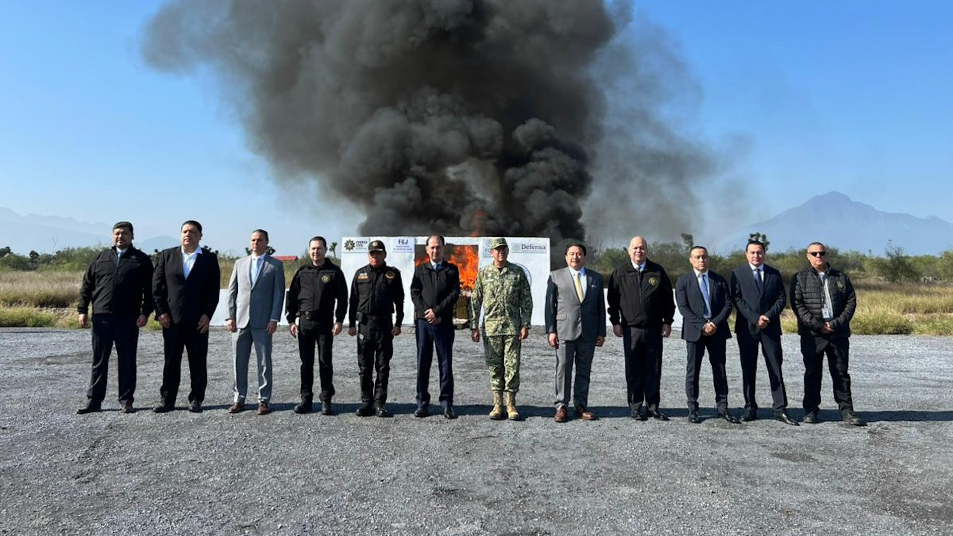 En un operativo en la 7.ª Zona Militar, la Fiscalía de NL incineró estupefacientes asegurados en 548 cateos.