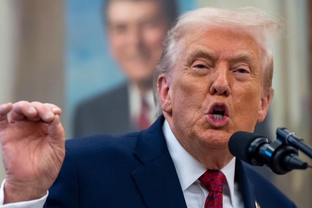 Fotografía de Donald Trump en traje primer plano.