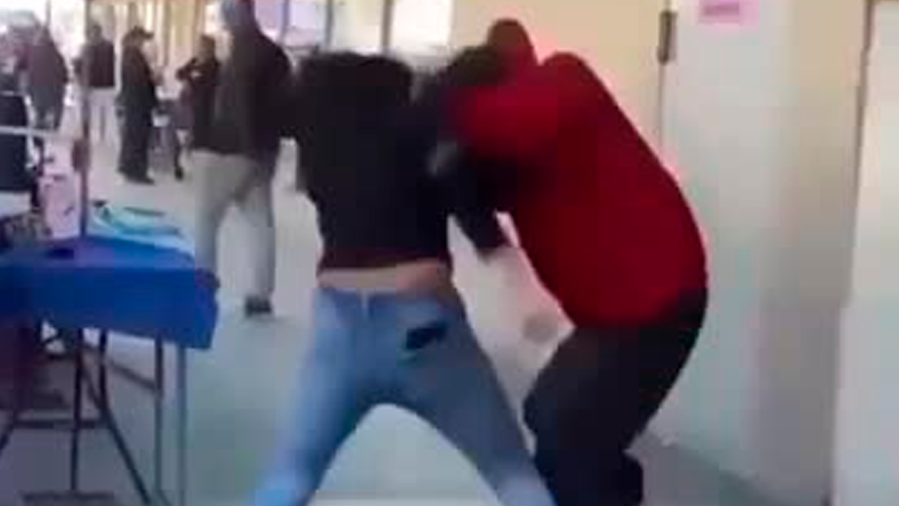 El incidente ocurrió a las afueras de una conocida zapatería ubicada en el corazón comercial de la ciudad de Gómez Palacio.