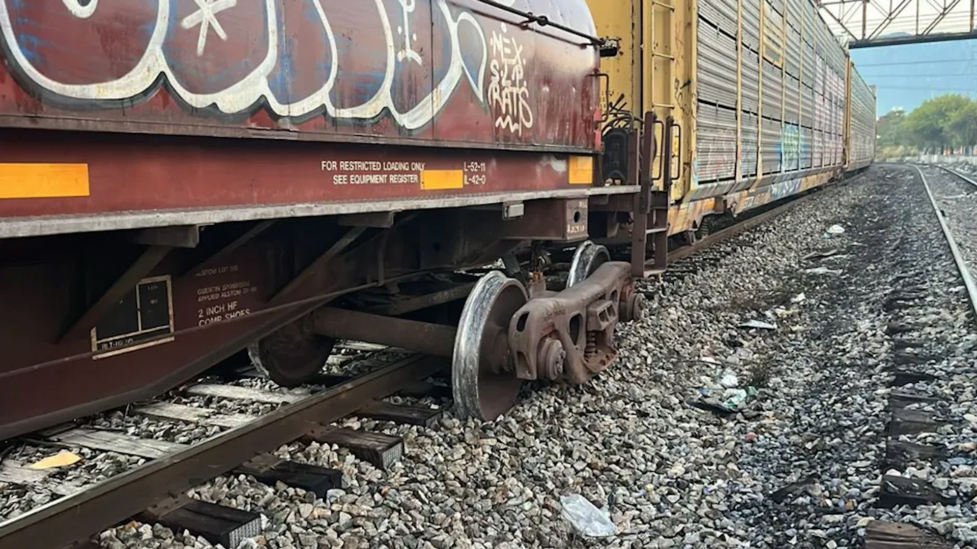 Cientos de automovilistas tuvieron que esperar a que se realizaran labores para permitir la circulación en la zona.