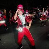 Bailarines de la Caravana Coca-Cola en Tepic por la noche en 2025