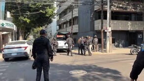 Policías capitalinos fueron atacados a balazos durante un operativo en la colonia Juárez.