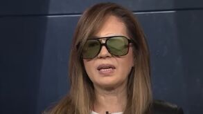 Yolanda Andrade con lentes y con un parche en el ojo derecho tras haber sufrido una aneurisma cerebral.