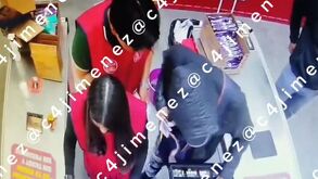 Empleados y clientes agreden a delincuente en Chimalhuacán; sujeto intentó asaltarlos.