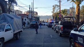 Talamontes se enfrentan a policías en Xalatlaco, Estado de México.