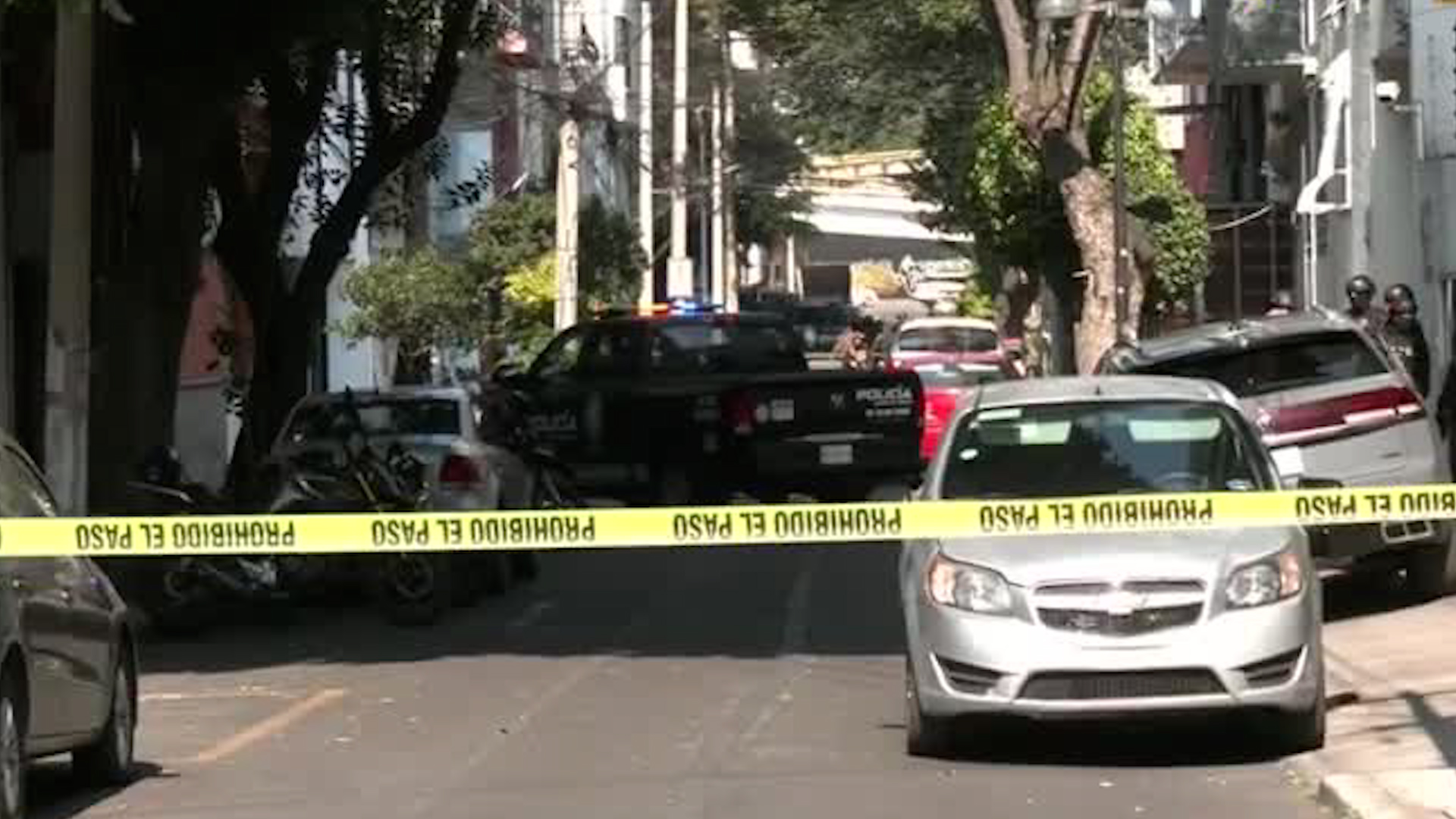 Una empresa de paquetería denunció amenazas a sus repartidores y autoridades catearon un inmueble que terminó en persecución.