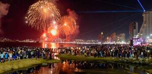 Espectáculo de pirotecnia en Acapulco en Año Nuevo