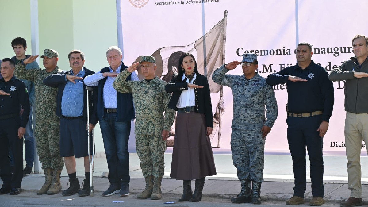 Betzabé Martínez presente en la inauguracion del destacamento militar en el Mando Especial de La Laguna.