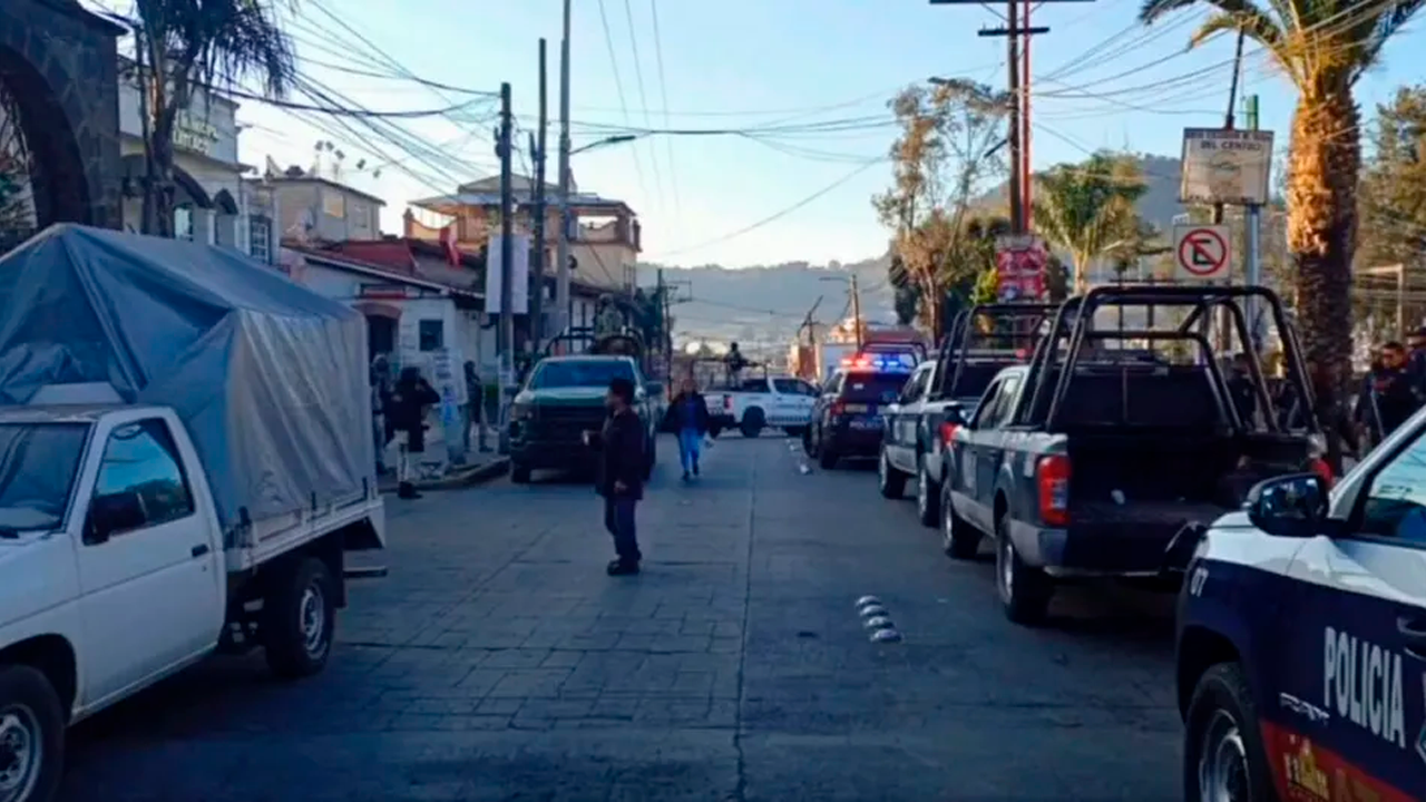 Un enfrentamiento entre presuntos talamontes y fuerzas federales y municipales en Xalatlaco dejó dos muertos y al menos siete lesionados.