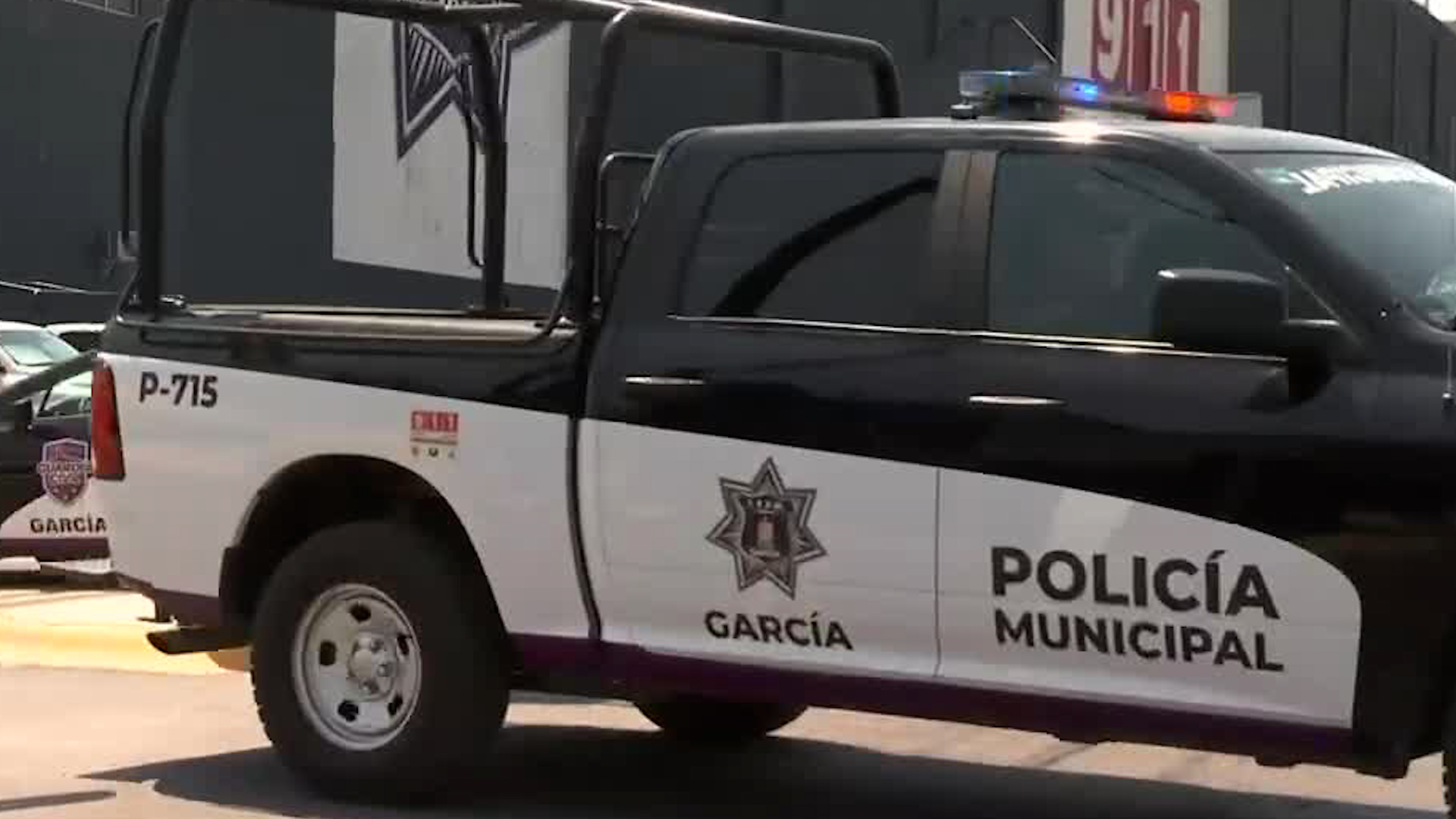 Un joven fue encontrado sin signos vitales por sus compañeros quienes de inmediato llamaron a servicios de emergencia.