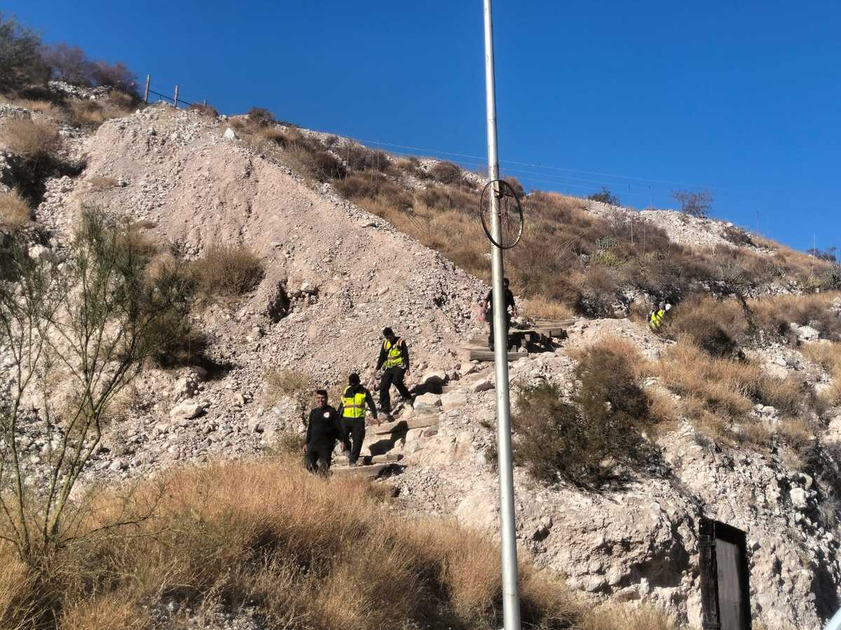 Rescatan a dos jóvenes extraviados en la 'Ruta de las Noas' en Torreón