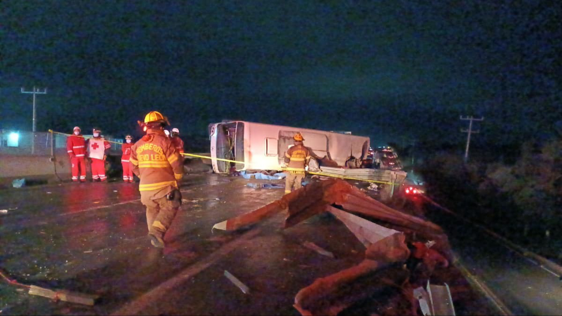 Tras la tragedia en Apodaca, usuarios de transporte público rompen el silencio. Denuncian exceso de velocidad, uso del celular y malos tratos.