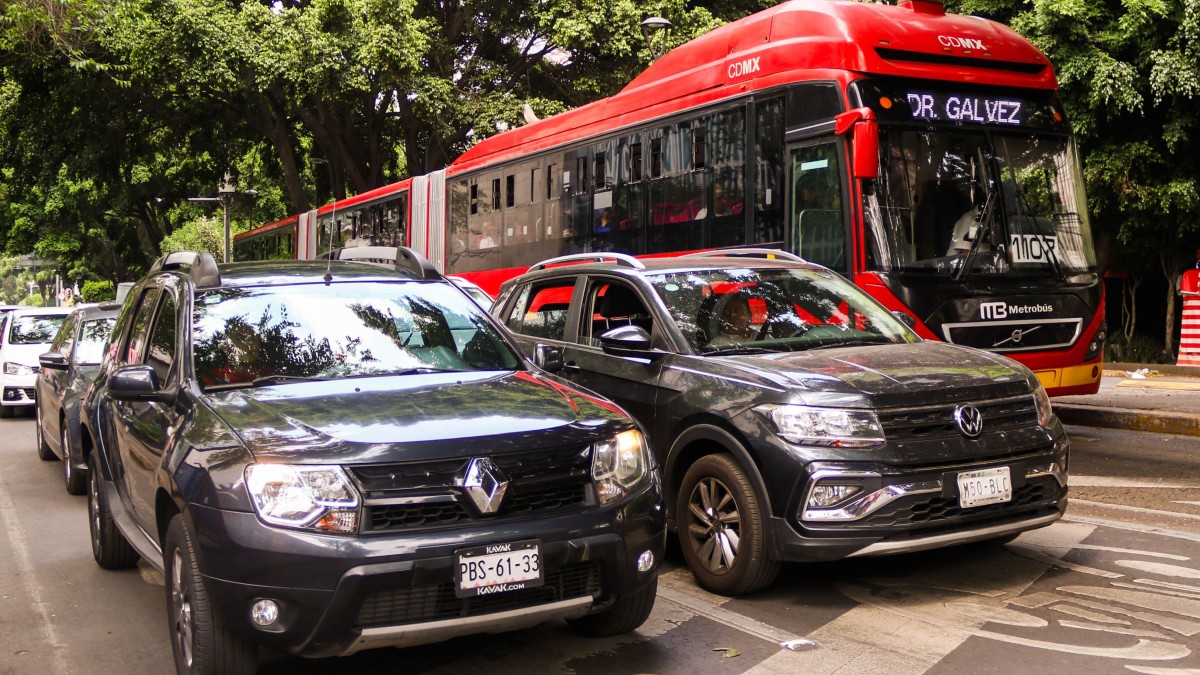 Autos con placas extranjeras circulando en la Ciudad de México con el pase turístico 2025.