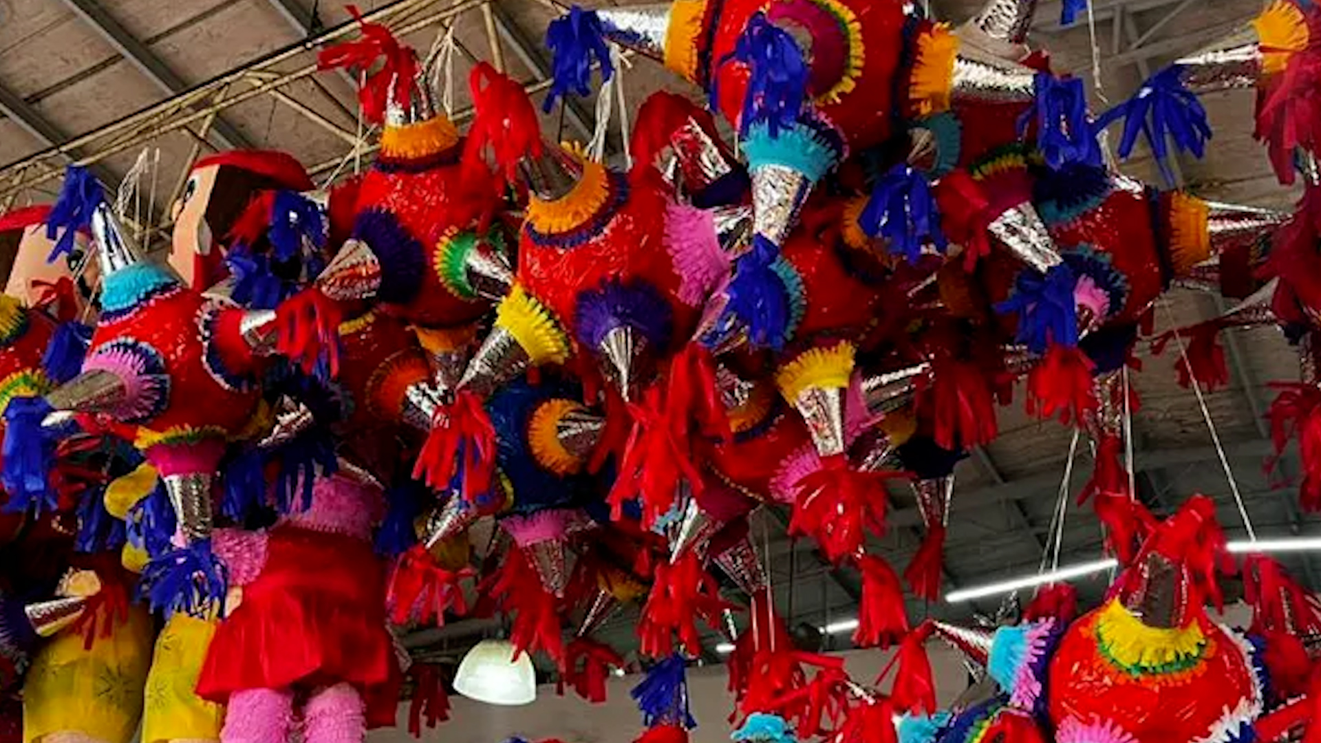 El taller de Martha Aguilar se encuentra en la Calle Ruperto Martínez en el Centro de Monterrey.