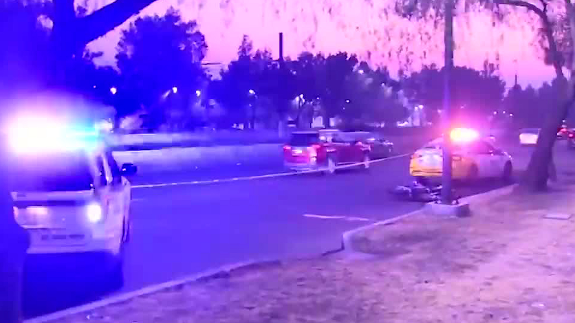 Policía del sector y elementos de la fiscalía acordonaron la zona para evitar alterar el lugar de los hechos.