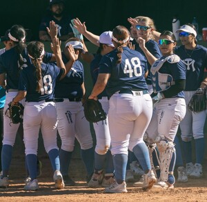 Sultanes Femenil en un interescuadras en el Walmart Park.