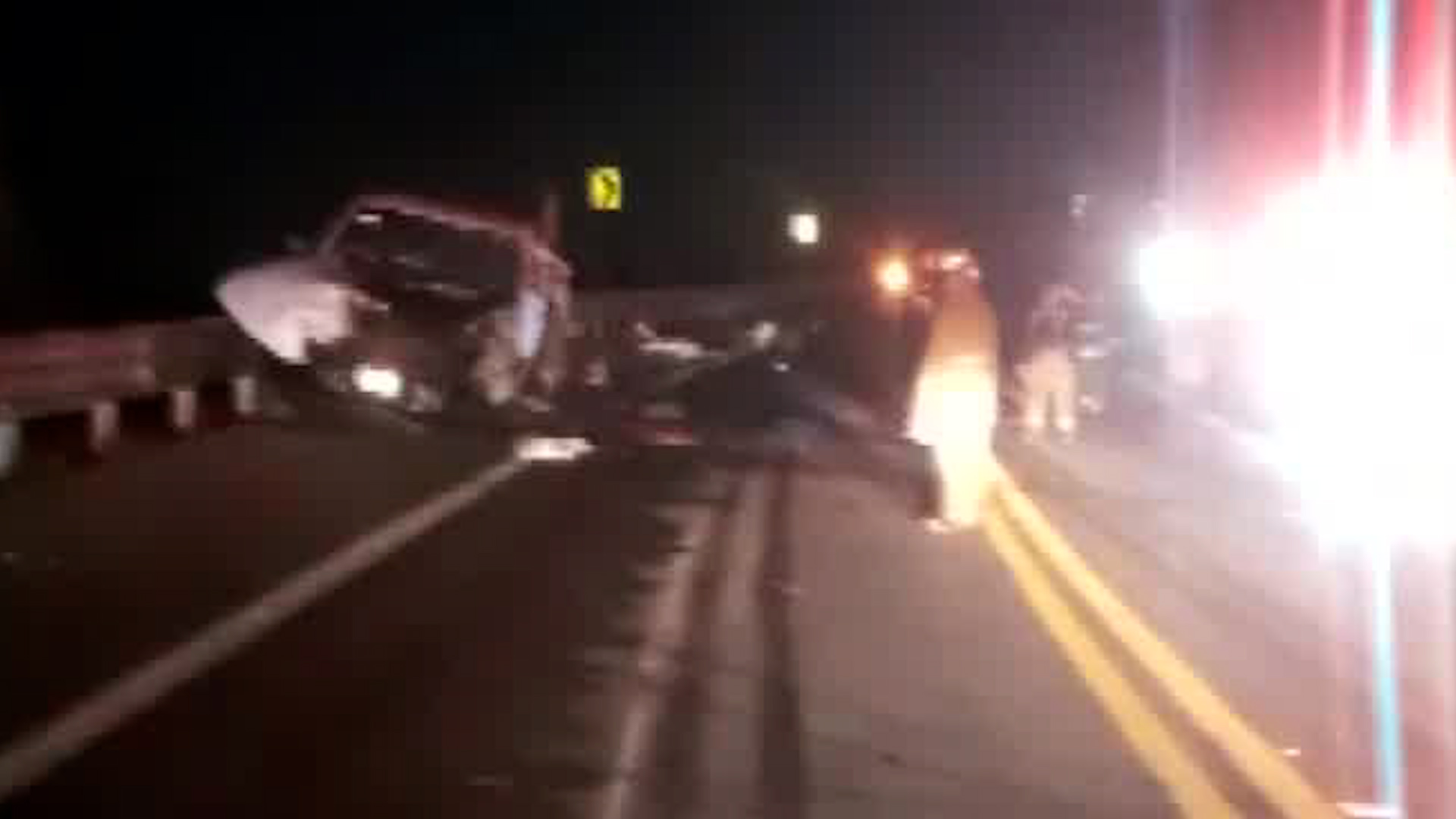 El conductor del tráiler que presuntamente provocó el accidente huyó antes de la llegada de Protección Civil.