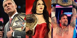 Cody Rhodes, Stephanie Varquer y CM Punk con sus campeonatos mundiales.