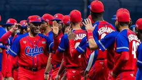Jugadores de beisbol de Cuba antes de un partido