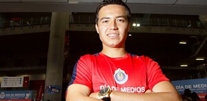 Erick Torres en un día de medios con el Club Deportivo Guadalajara.