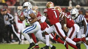 49ers vs Colts en un partido de NFL.