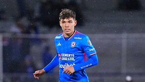 Jorge Rodarte jugando un partido con La Máquina Celeste de Cruz Azul.