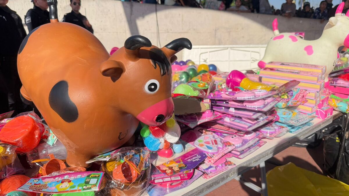 Por la Navidad de este 2025, la policía de Zapopan realizó la entrega de regalos a niños del municipio.