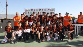 Jugadores de Monterrey Fuego portando el jersey por primera vez.