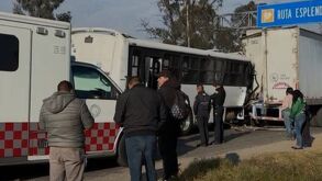 Choque decamión de transporte público en la Toluca-Atlacomulco
