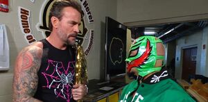 CM Punk y Rey Mysterio juntos para enfrentar a Logan Paul y Austin Theory.