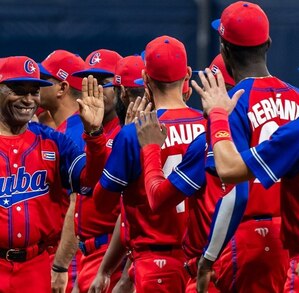 Jugadores de beisbol de Cuba antes de un partido