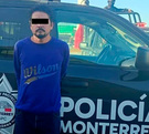 Un hombre fue detenido en Monterrey tras ser sorprendido conduciendo una camioneta con placas de papel, cuya matrícula correspondía a otro vehículo.